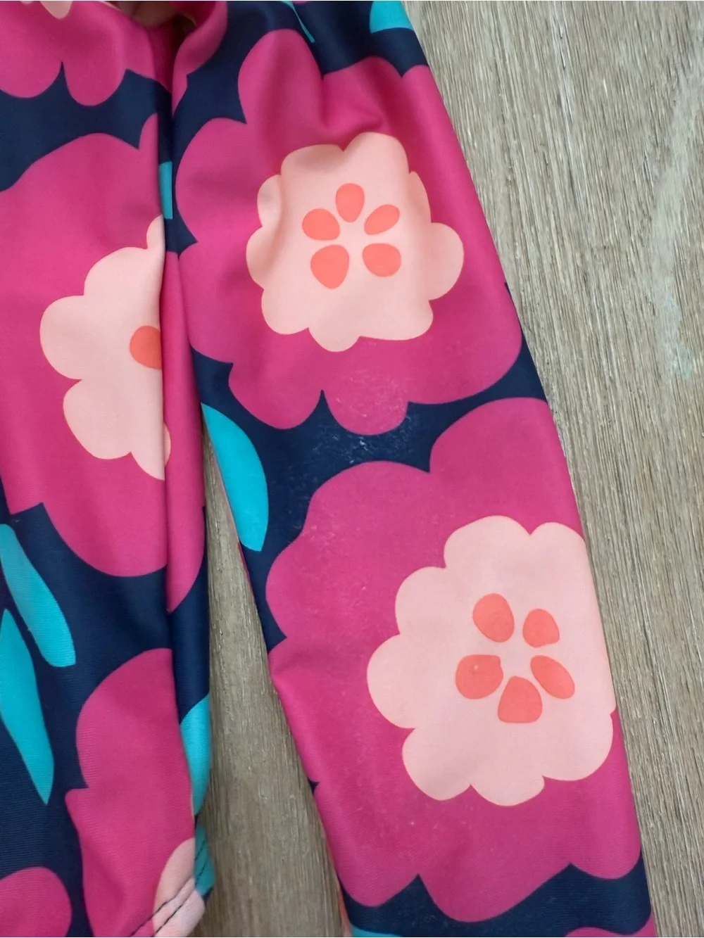 Carter’s swimsuit/rash guard size 4T